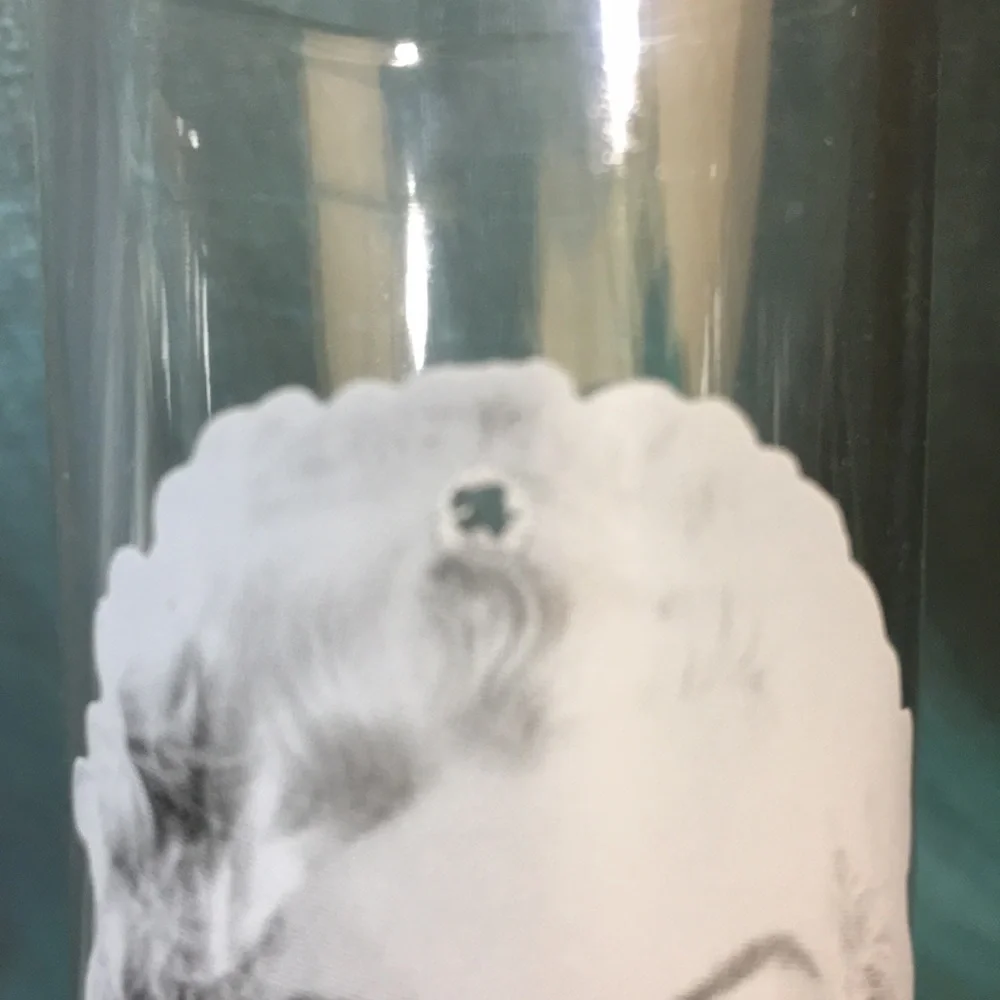 Marilyn Monroe Shot Glasses Set of 2 - Picture 7 of 8